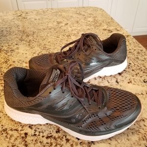 Saucony Ride 10 size 9.5